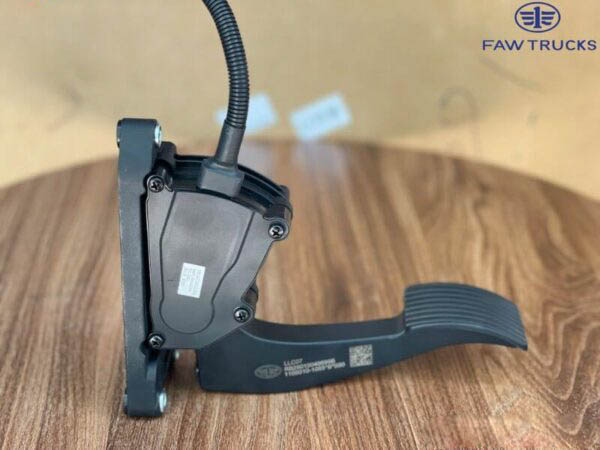 BÀN ĐẠP GA TỔNG THÀNH XE ĐẦU KÉO FAW 460HP