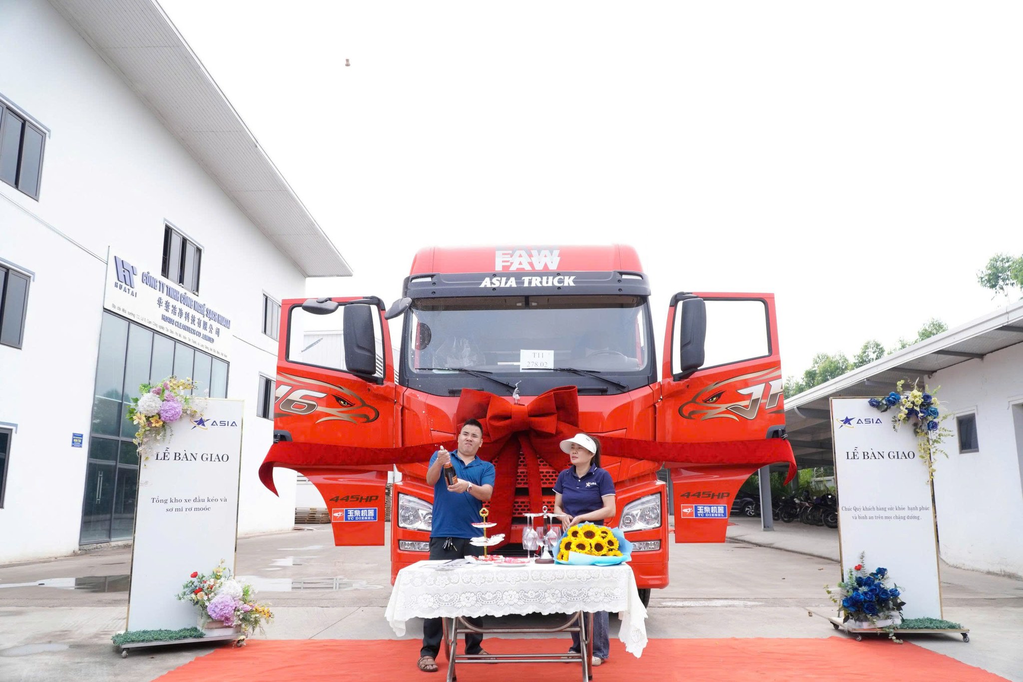 LỄ BÀN GIAO XE FAW 445HP MÀU ĐỎ CẦU LÁP – TRI ÂN QUÝ KHÁCH HÀNG 